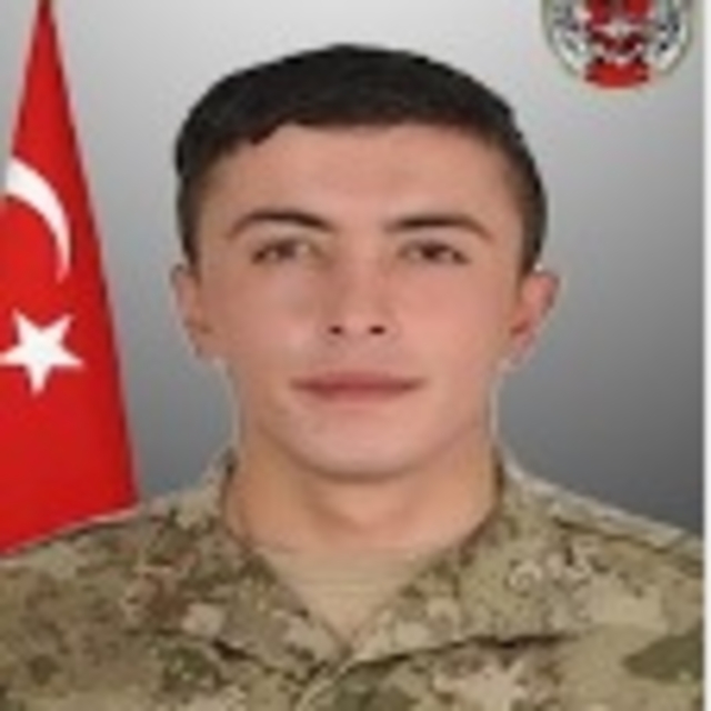 Şehit Batur, son yolculuğuna uğurlandı; kardeşi: Ağlamayacağım, dik duracağ...