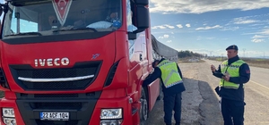 Edirne'de jandarma ekipleri kış lastiği denetimi yaptı