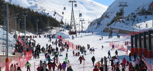 Palandöken Kayak Merkezinde hafta sonu yoğunluğu yaşandı