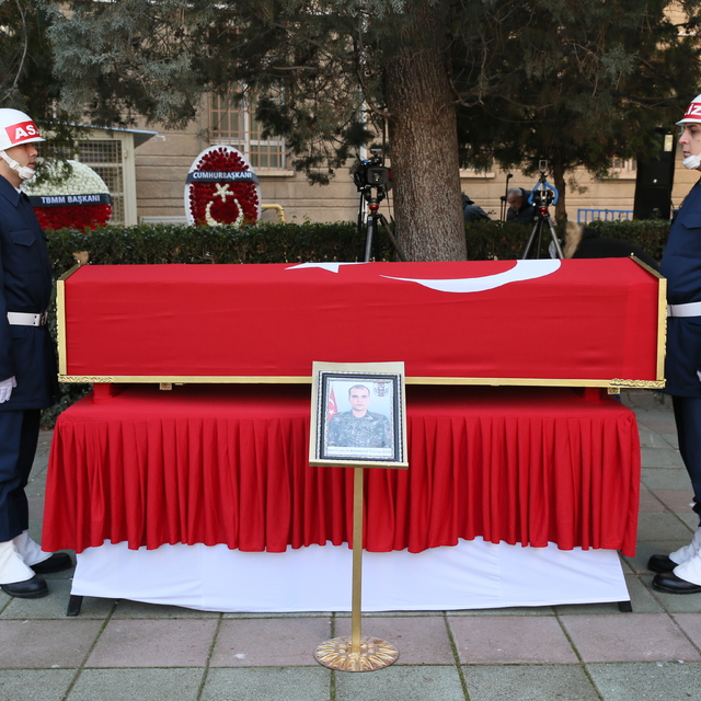 Sözleşmeli Er Evcin, Eskişehir'de son yolculuğuna uğurlandı