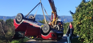 Muğla'da su kanalına devrilen otomobilin sürücüsü öldü
