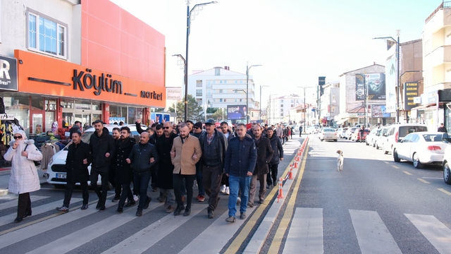 Şarkışla'da şehitler için yürüyüş düzenlendi