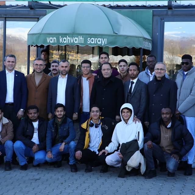 Bingöl Üniversitesi Rektörü Çapak, yabancı öğrencilerle bir araya geldi