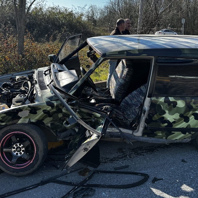 Sakarya'da iki otomobilin çarpışması sonucu çift yaralandı