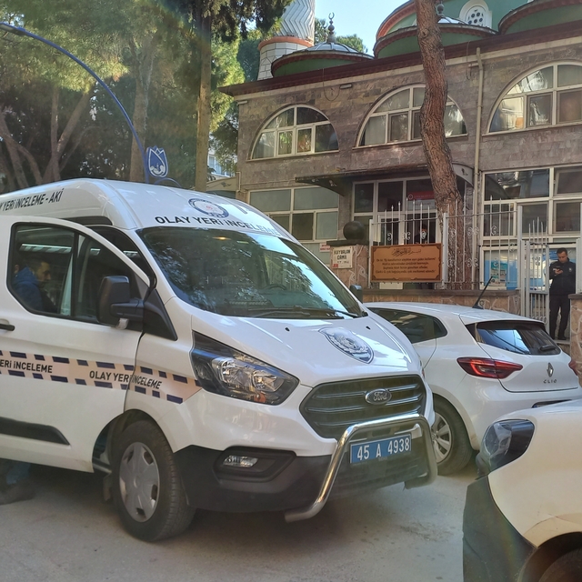 Yunusemre'de bir kişi cami tuvaletinde ölü bulundu