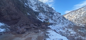 Batman'da heyelan sonrası mahsur kalan 15 kişi kurtarıldı