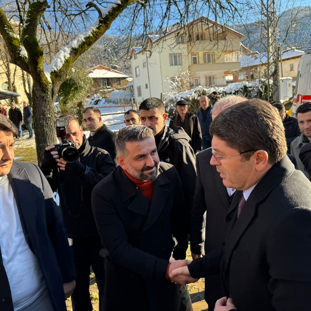 Bakan Tunç, Bartın'da eniştesinin cenazesine katıldı