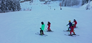 Artvin'deki Atabarı Kayak Merkezi'nde hafta sonu yoğunluğu yaşandı