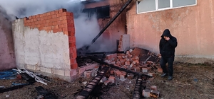 Horasan'da çıkan yangın itfaiye ekiplerince söndürüldü