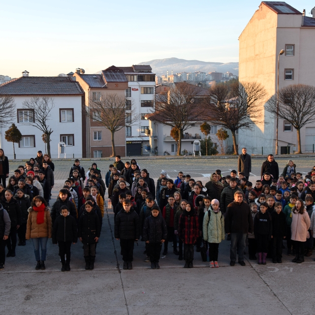 Bilecik'teki okullarda şehitler için saygı duruşunda bulunuldu