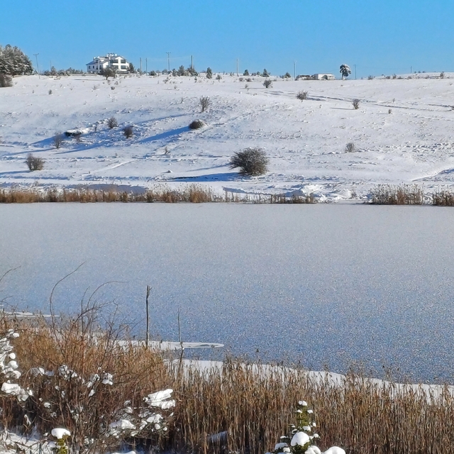 Gerede Gölü'nün yüzeyi buz tuttu