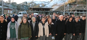 Of'taki okullarda şehitler için saygı duruşunda bulunuldu