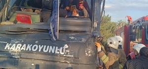 Hatay'da iki işçi servisinin çarpışması sonucu 6 kişi yaralandı