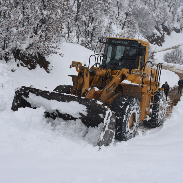 Bitlis'te kardan kapanan 240 köy yolu ulaşıma açıldı