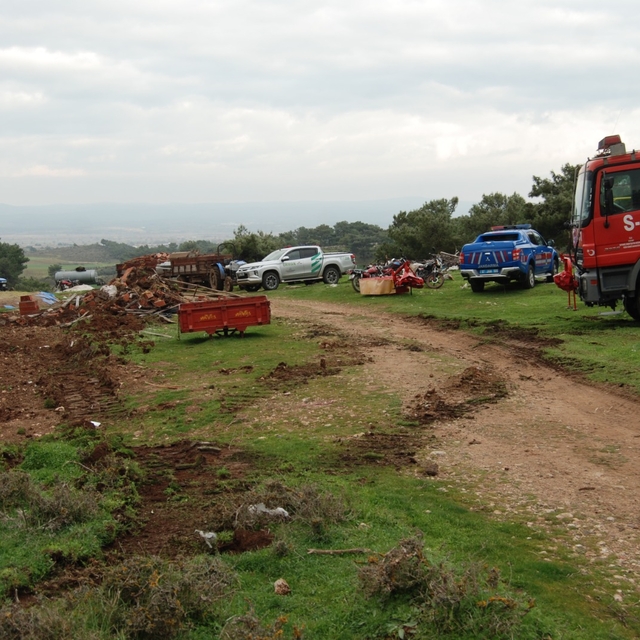 Çanakkale'de orman arazisine inşa edilen kaçak yapılar yıkılıyor