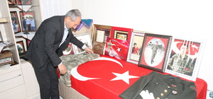 Şehit ailesi oğullarının hatıralarını odasında yaşatıyor