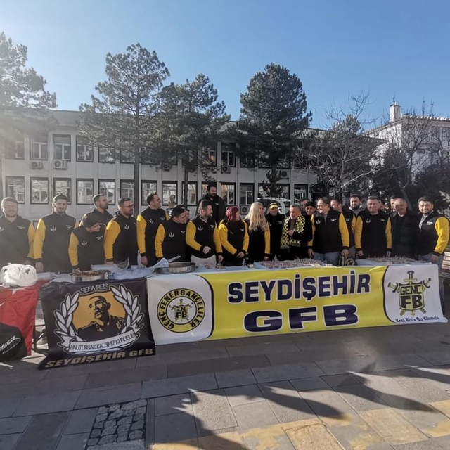 Seydişehir'de şehitler için lokma dağıtıldı