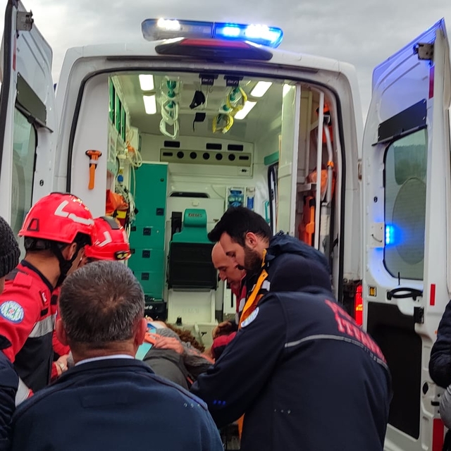 Seydikemer'de aynı bölgede yaşanan iki kazada 2 kişi yaralandı