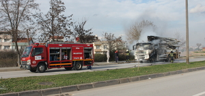 Çanakkale'de seyir halindeki beton mikseri alev aldı