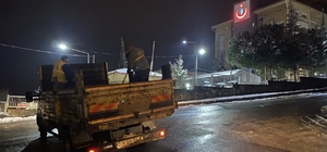 Bartın'da buzlanmaya karşı tuzlama çalışması yapılıyor