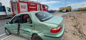 Hafriyat kamyonuyla çarpışan otomobilin sürücüsü yaralandı