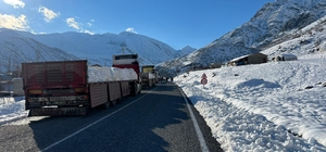 Hakkari- Şırnak kara yolu kar ve çığ riski nedeniyle kapatıldı