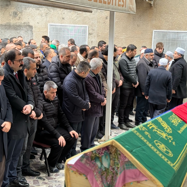 Mardin'de anne ve kızını hayattan koparan kaza anı güvenlik kamerasında