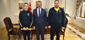 Türkiye şampiyonu yüzücü Edirne Valisi Sezer'i ziyaret etti