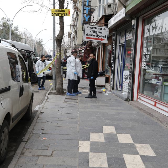 Diyarbakır'da çıkan silahlı kavgada 1'i ağır 4 kişi yaralandı