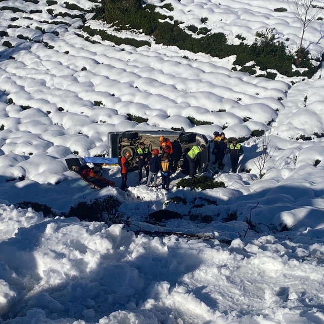 Rize´de hafif ticari araç şarampole yuvarlandı: 1 ölü