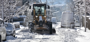 Tatvan'da karla mücadele çalışmaları sürüyor