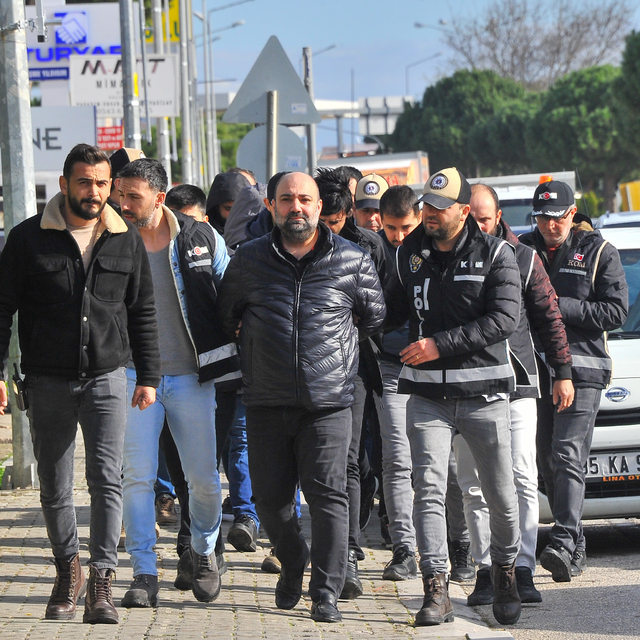 İzmir'de suç gelirlerinin aklanmasına yönelik operasyonda 6 kişi tutuklandı