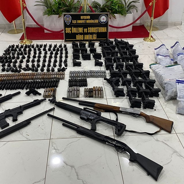 Konya'da silah kaçakçılığı operasyonunda yakalanan 4 zanlı tutuklandı