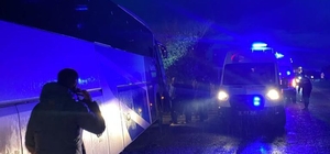 Antalya'da yolcu otobüsü ile çarpışan kamyonetteki 3 kişi yaralandı