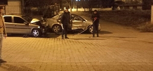 Uşak'ta iki otomobilin çarpıştığı kazada 8 kişi yaralandı
