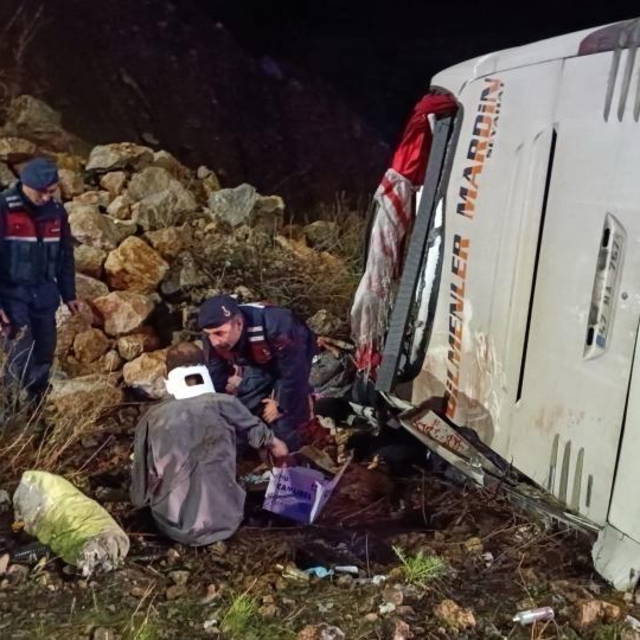 Mersin'de yolcu otobüsü devrildi: 7 ölü, 30 yaralı