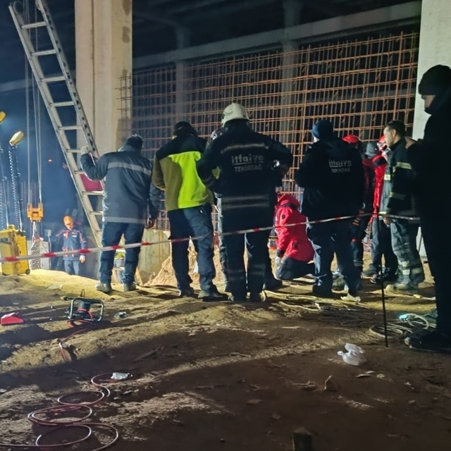 Tekirdağ'da göçük altında kalan 2 işçiden biri kurtarıldı
