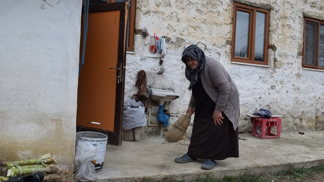 Ömrünü engelli çocuklarına adadı