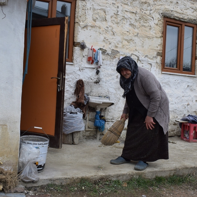 Ömrünü engelli çocuklarına adadı