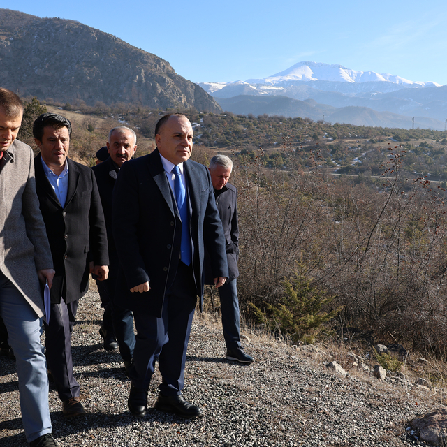 Artvin Valisi Ünsal, Ardanuç'ta GES kurulacak alanda inceleme yaptı