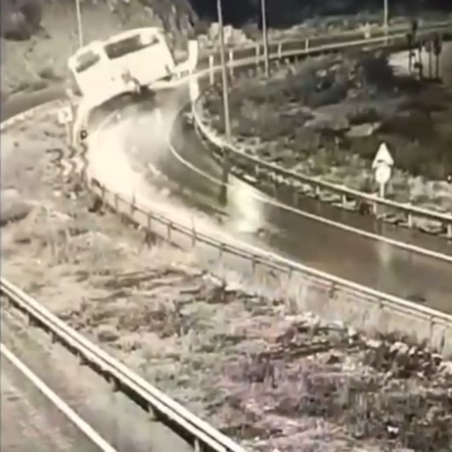 Mersin'de yolcu otobüsü devrildi 9 ölü, 30 yaralı (3)