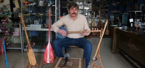 Demlikten tasarlanan cümbüşten nağmeler yükseliyor