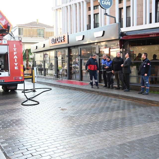 Biga'da alışveriş merkezinde çıkan yangın söndürüldü