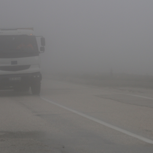 Hatay'da sis nedeniyle görüş mesafesi 20 metreye kadar düştü