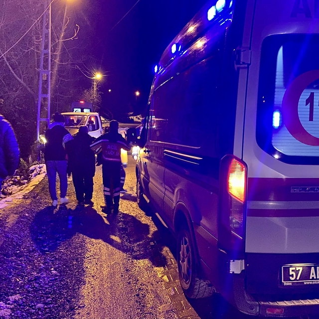 Türkeli'de kamyonetin çarptığı kişi yaralandı