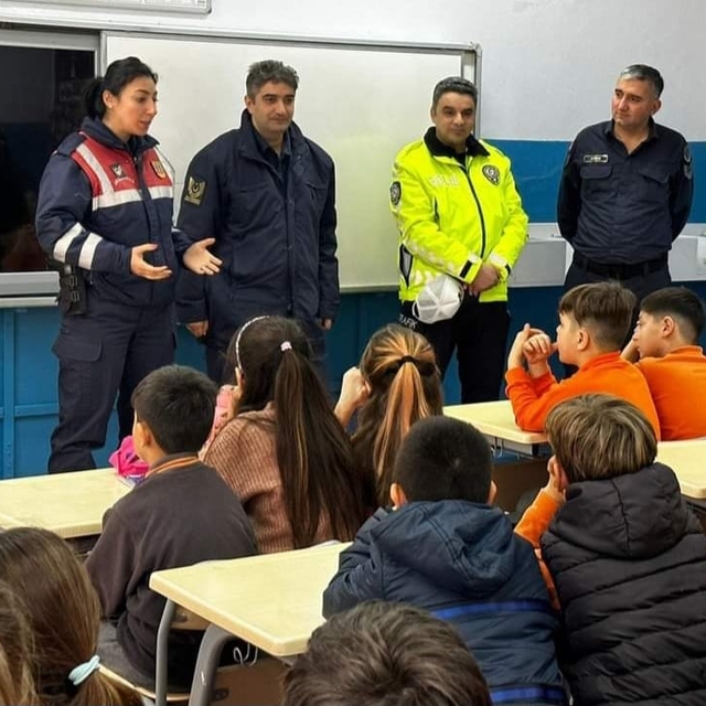 Gelibolu'da polis, jandarma ve asker veliler, öğrencilere tecrübelerini akt...