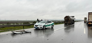 Gaziantep'te refüje çarpan tırın sürücüsü yaralandı