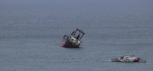 Romanya açıklarında yan yatan kuru yük gemisi Kastamonu'ya kadar sürüklendi
