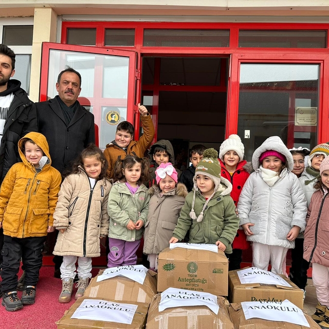 Ulaş'ta anaokulu öğrencilerden ihtiyaç sahiplerine gıda yardımı