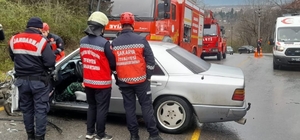 Sakarya'da kamyonetle çarpışan otomobilin sürücüsü yaralandı